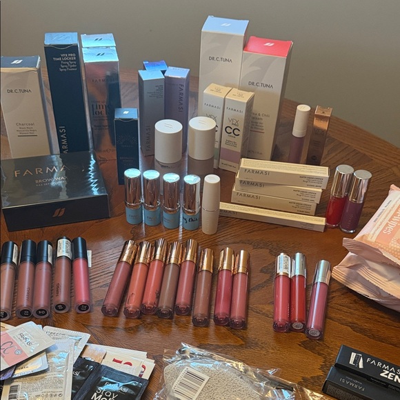 Farmasi Makeup Collection - Lipsticks, Foundations, and More - Picture 3 of 9